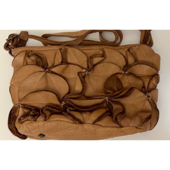 Sundance Italian cognac-colored leather Petola crossbody bag - Picture 2 of 9